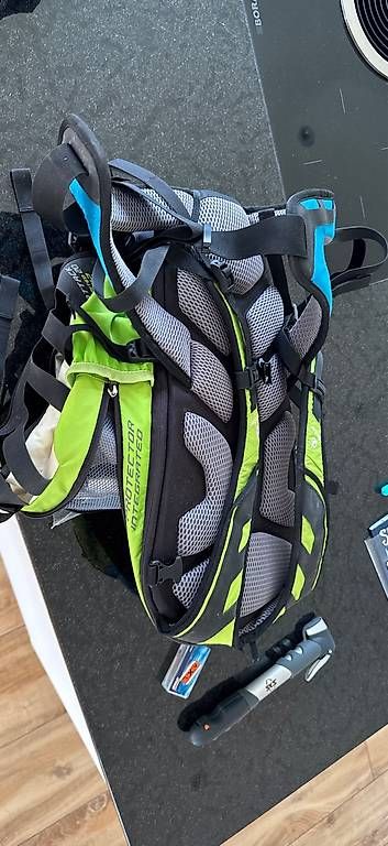 Sacs à dos: Deuter Bikerucksack mit Protektor – D'occasion à Fahrni b. Thun par Joer1 3