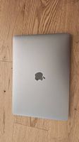 Macbook Pro 2017, mit Tastatur und Maus