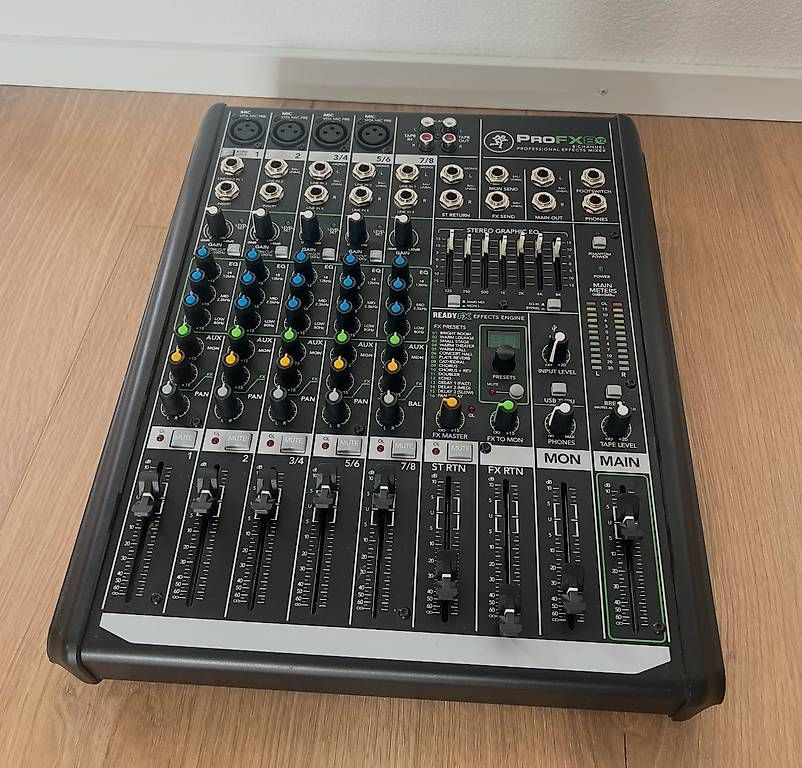 Console di mixaggio: Mackie ProFX8 v2  Table de mixage USB avec effets – Usato da Chézard-St-Martin venduto da Fil_c2mn