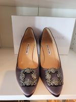 Manolo Blahnik Hangisi Pumps Size 40 - Iconic Style!