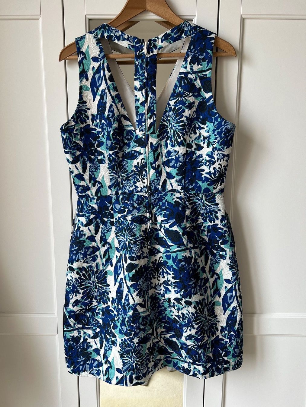 Robes: Robe bleue H&M 42 – Neuf (Voir description) à Neuchâtel par Thesebootsaremadeforwalking 1