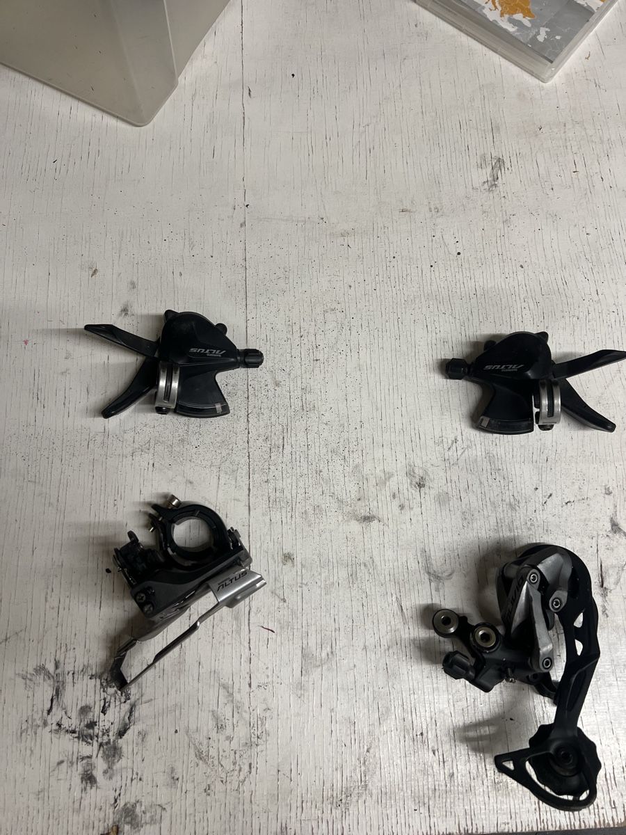 Shimano Pezzi di ricambio: Shimano Altus 3x9 Schaltung – Usato da Basel venduto da bre_8mdj