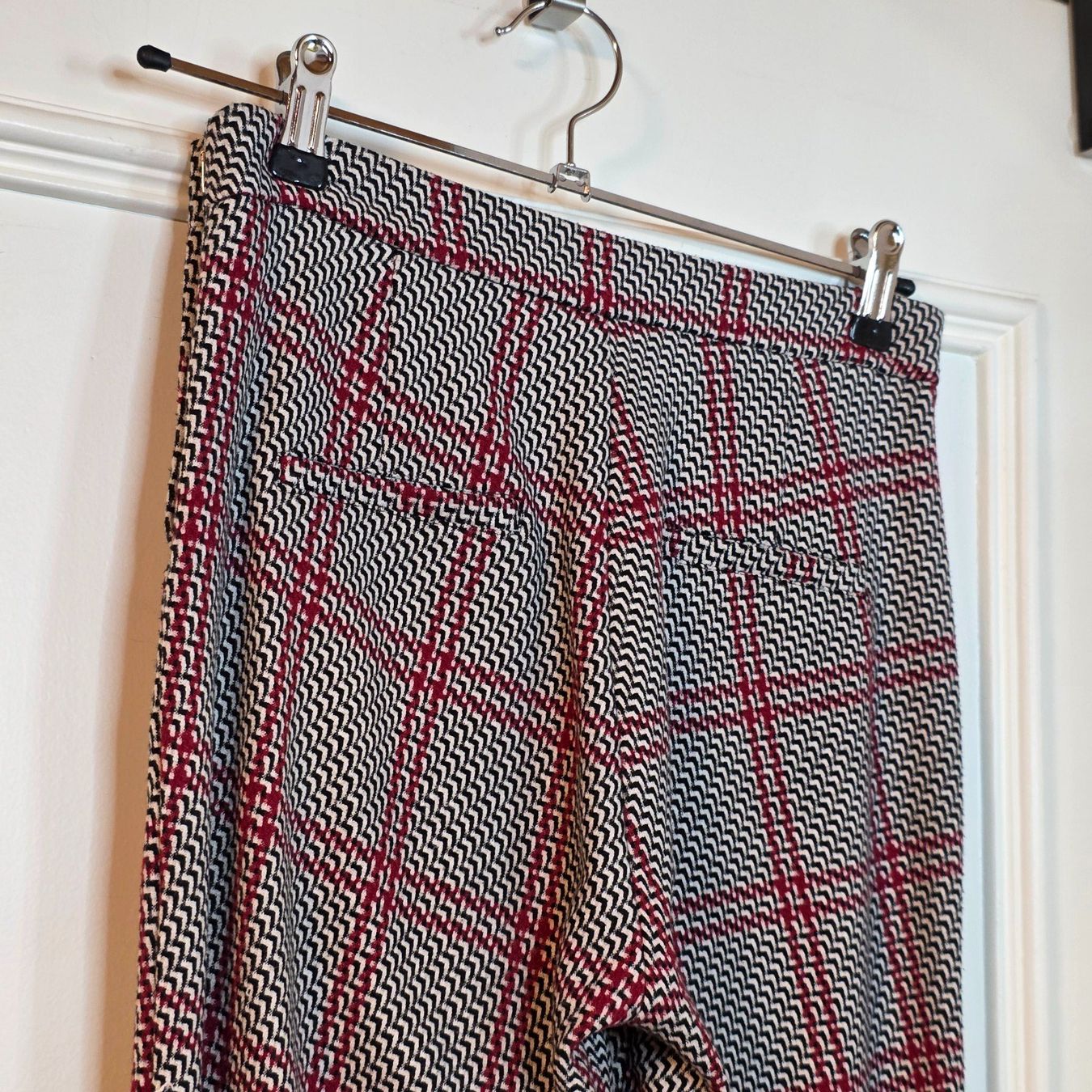 Stradivarius Hosen: Stradivarius Karohose Gr. 36/S Rot-Grau – Gebraucht aus Wald ZH von CapLux 4
