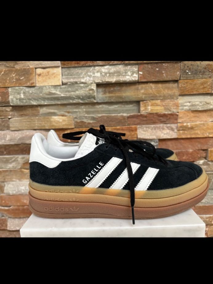 Adidas Damenschuhe: Gazelle Schwarz Platform - 36 2/3 – Gebraucht aus Schliern b.Köniz von Nikk0tin