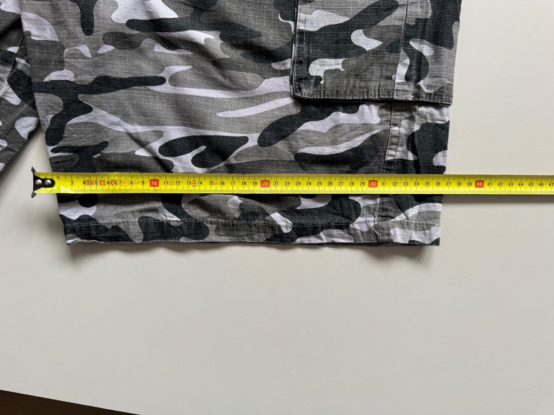 Pantaloni: Canyon Guide Cargo camo hose pants w38 bermuda 6 pockets – Usato da Neuchâtel venduto da _Easy_to_Find_ 4