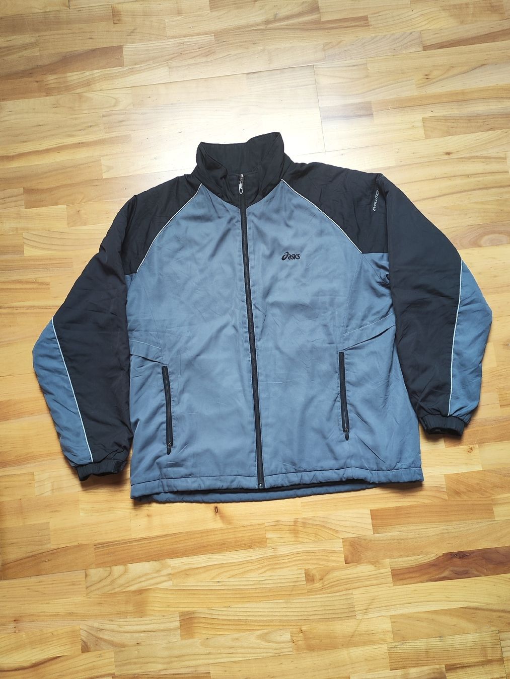 Giacche: Vintage Asics Jacke – Usato da Breitenbach venduto da Lqris