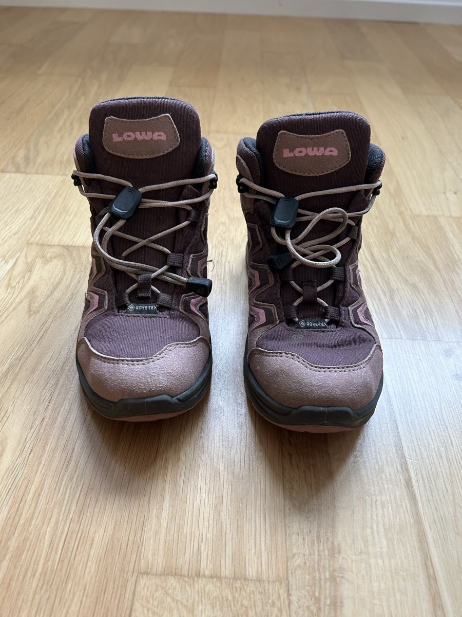 Lowa Scarpe per ragazzi: Lowa Wanderschuhe, 32 – Usato da Bern venduto da junibrise 1