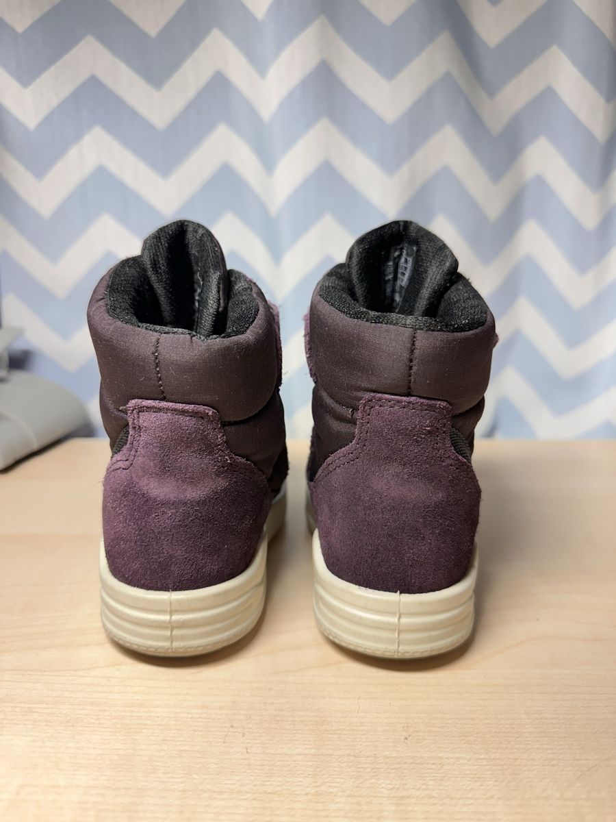 Chaussures garçon: ECCO Winterschuhe Gr. 24, Goretex – D'occasion à Zürich par Lena.17 2