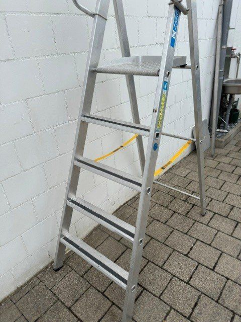 Zarges Scale: Zarges Stehleiter 5 Stufen – Usato da Spreitenbach venduto da spreite 1