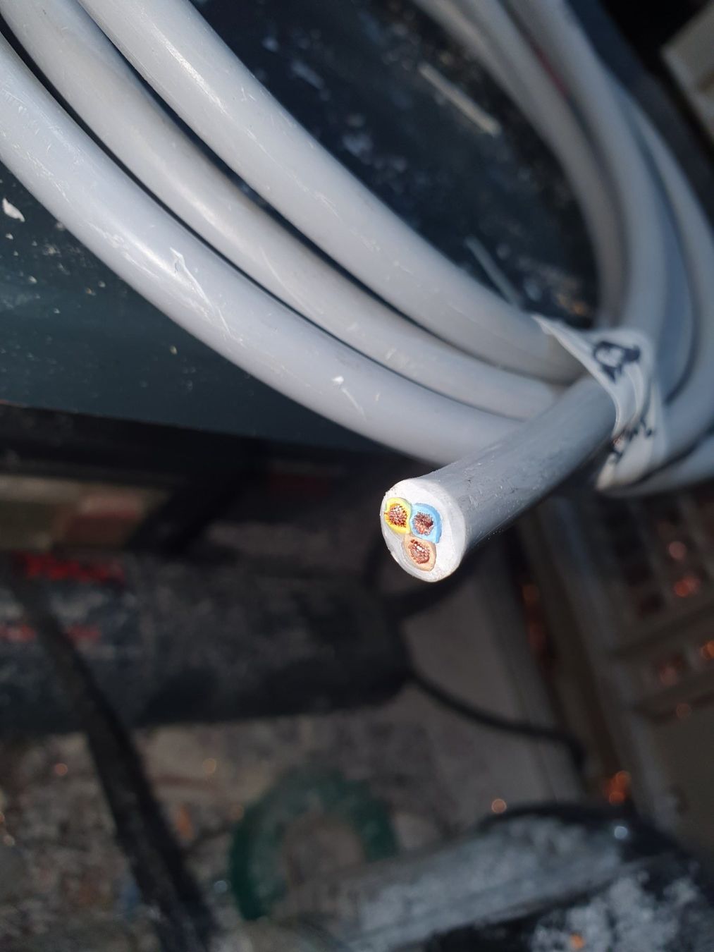 Cavi: Kabel Flex Litze 3x2.5 Grau 3G2.5 3.5m – Nuovo (secondo la descrizione) da Zürich venduto da eymen20