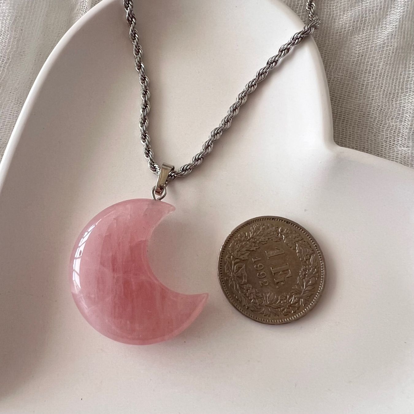 Ciondoli: Pendentif lune en quartz rose – Nuovo e nell'imballaggio originale da Pully venduto da sunaddict 3