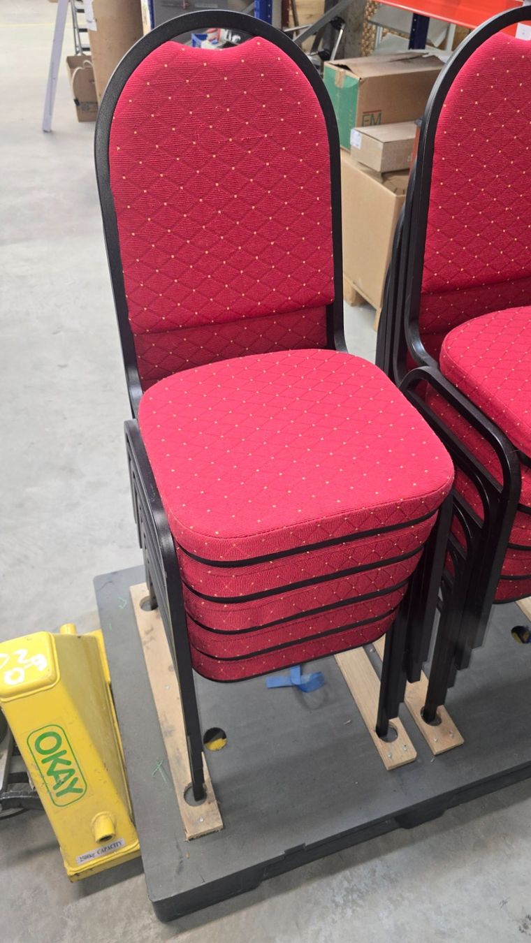 Sedie: Stapelstühle rot, 30stk. Sommerstühle – Usato da Herisau venduto da gle_9rlp 1