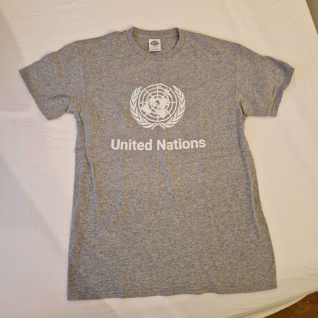UN T-Shirt, Grau, Grösse M - Ideal für den Sommer! 👕
