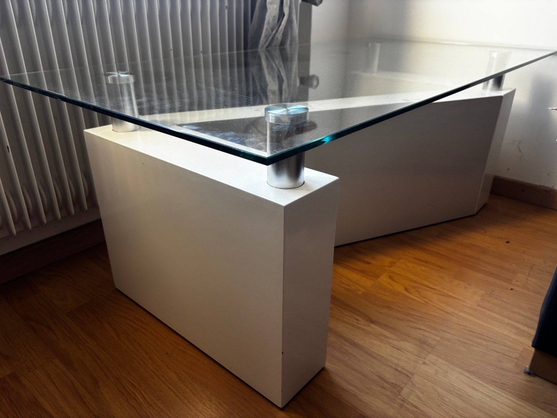 Tavoli: Table basse design en verre blanc – Usato da St-Pierre-Clages venduto da KicoRobles 1