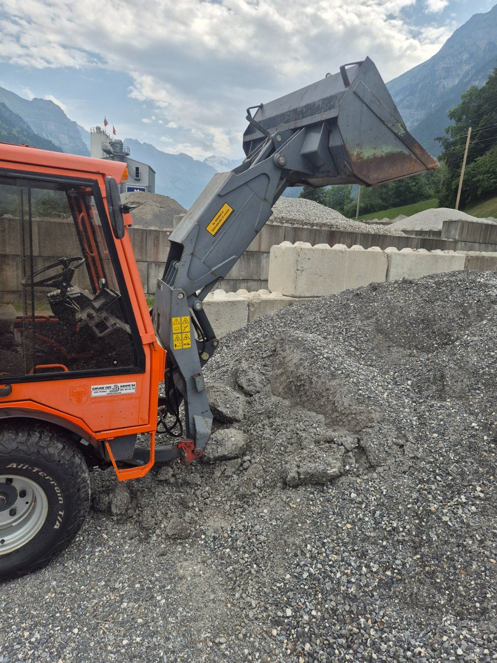 Chargeur de ferme: Frontlader 3 Punkt inkl. Schaufel – D'occasion à Kandergrund par 07071963 3