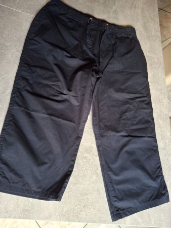 Pantalon 3/4 taille élastique grandeur 42 marque C&A
