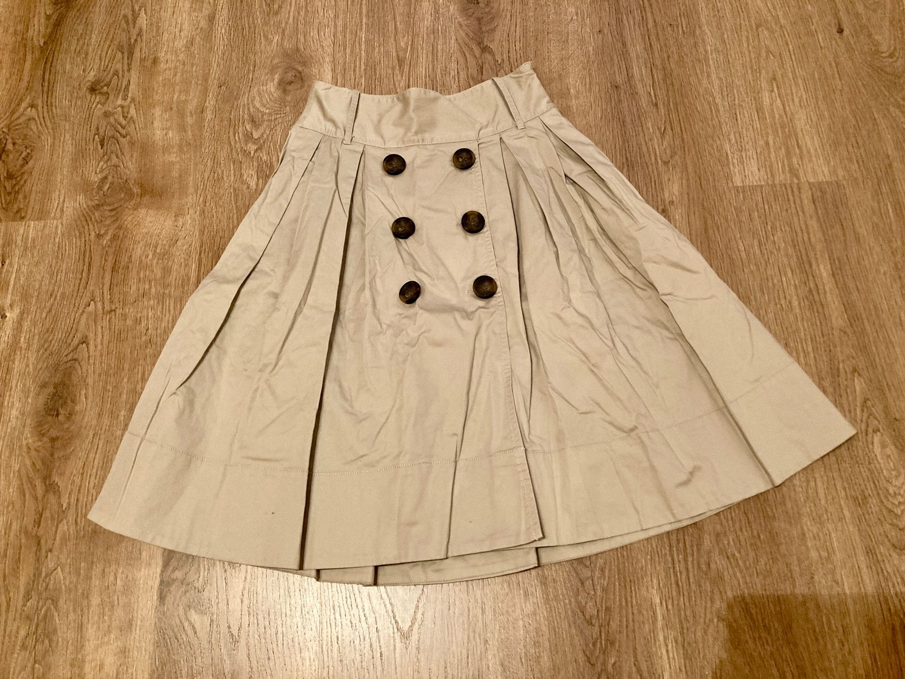 Zara Jupes: Jupe beige boutonnée devant plissée-taille M 38- ZARA BASIC – D'occasion à Chézard-St-Martin par timogabychou