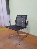 Designer Stuhl Eames EA108 Vitra mit Netzgewebe Bezug