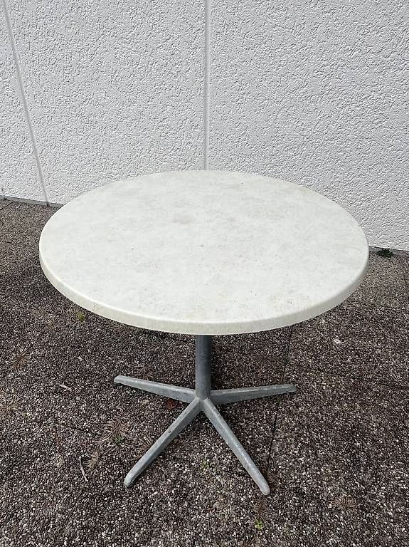 Tables: Table de terrasse pliable avec pied 5 branches  – D'occasion à Pully par friporte11