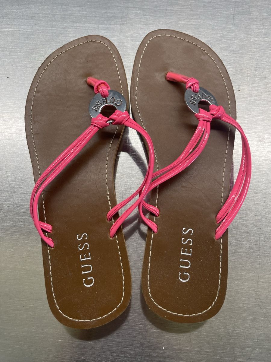 Guess Scarpe da donna: Flip Flops Guess  neu*** – Nuovo (secondo la descrizione) da Dübendorf venduto da MyFashionArchive 1