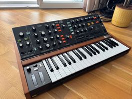 Behringer Poly D