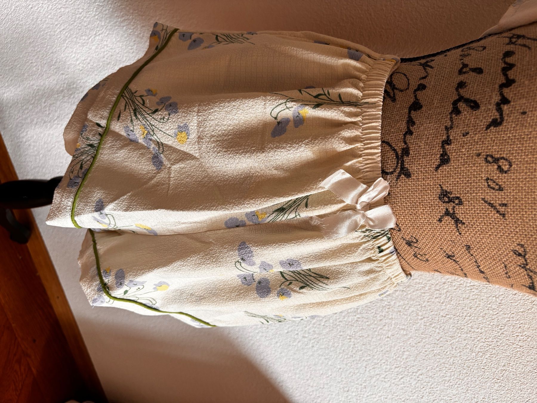 Negligees & Pigiami: Pyjama Kurzarm Hose Blumenmuster Weiss Grösse M – Usato da Fraubrunnen venduto da Sxhiina01 2