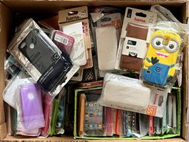 Lot diverse Handyhüllen (alle von älteren Generationen)