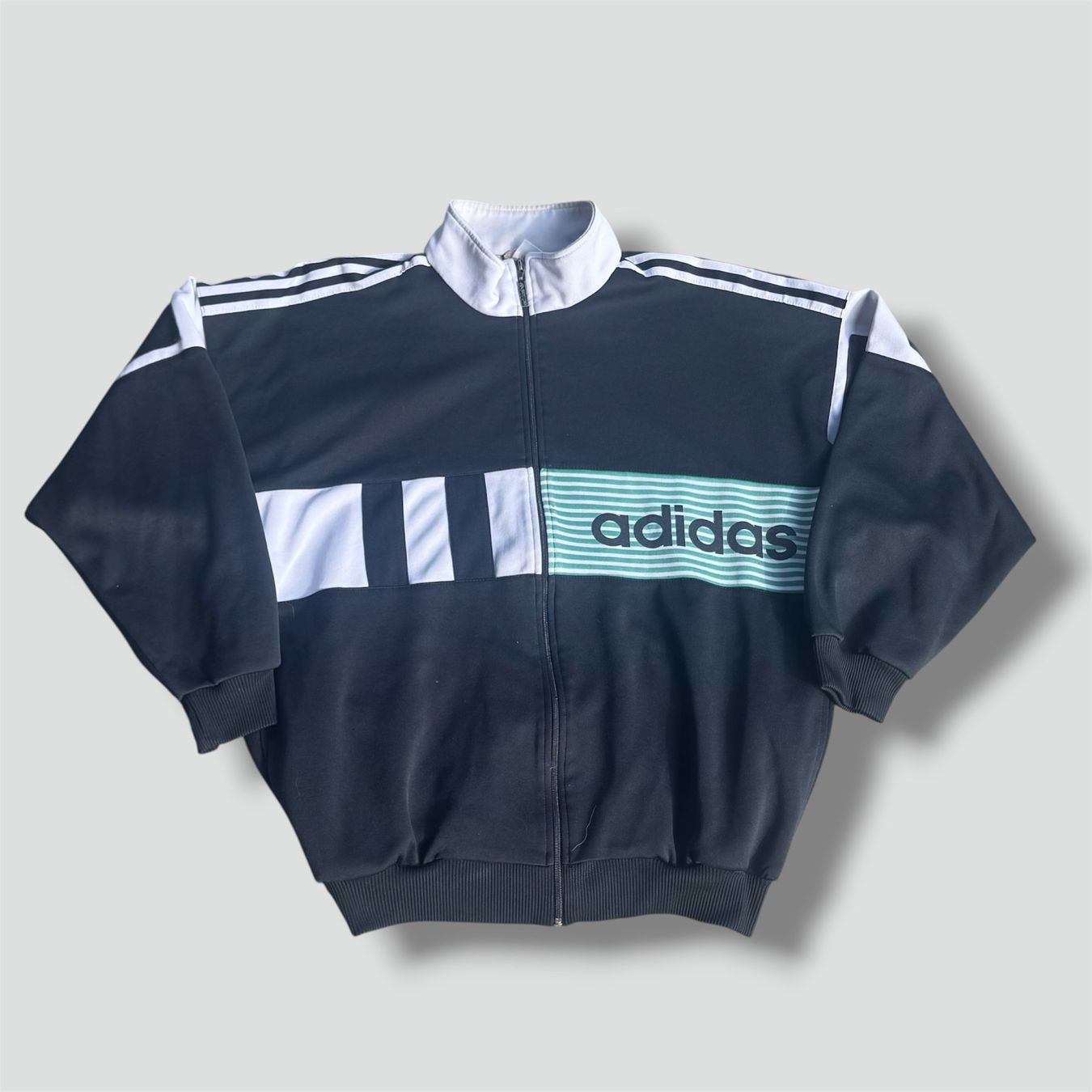 Adidas Vestes: Adidas vintage block black track jacket – D'occasion à St. Gallen par sourced_limited