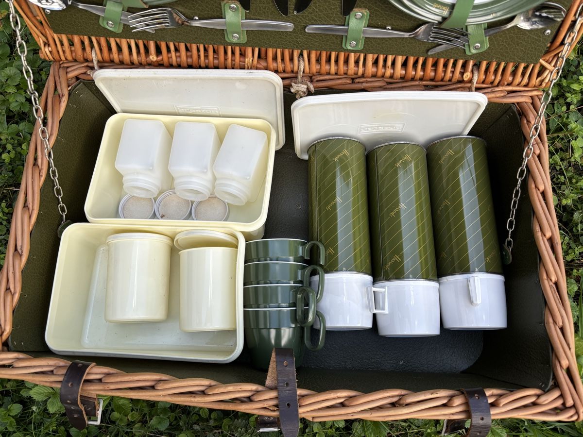 Geschirrsets: Picknickkorb – Neu (gemäss Beschreibung) aus Zürich von Blumen027 2