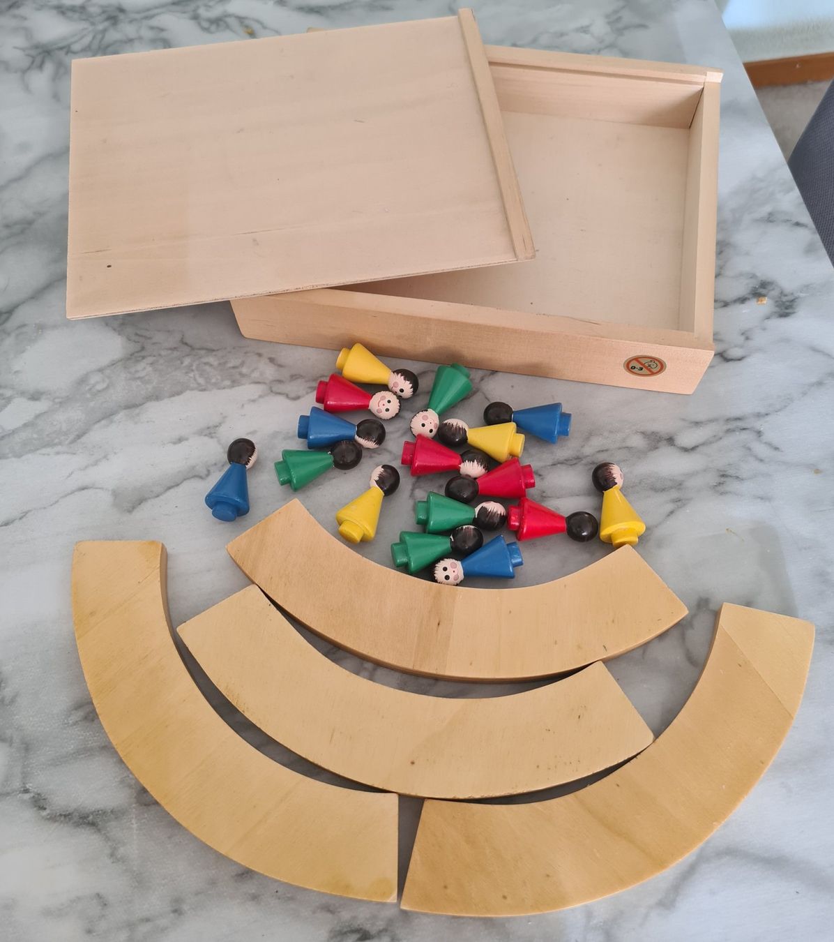 Tutte le decorazioni: Geburtstagsring Holz, 16 Figuren bunt – Usato da Winterthur venduto da bibummi 8