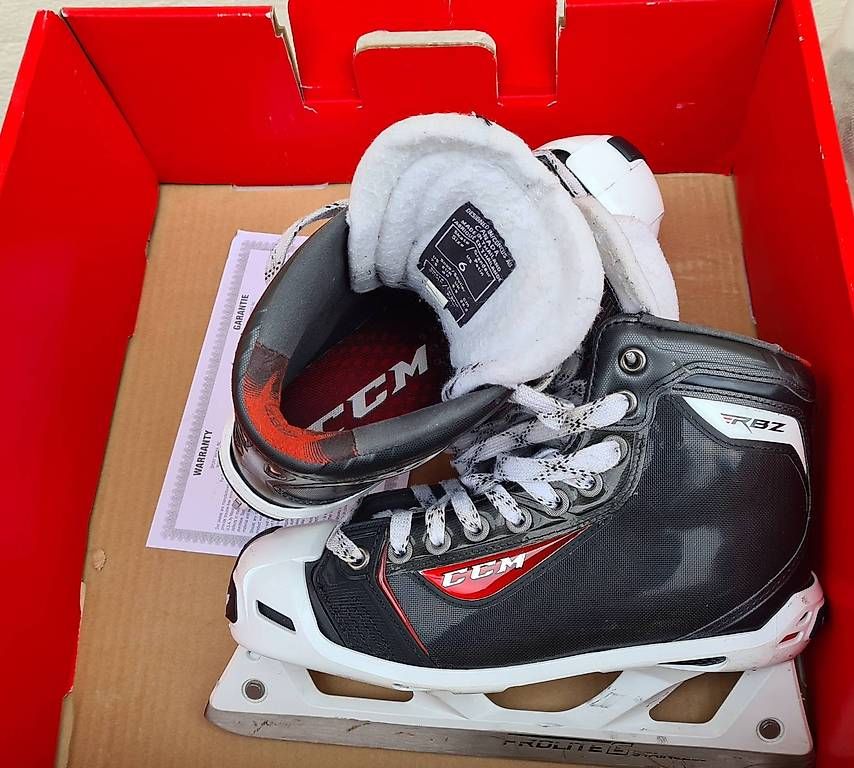 Pattini da ghiaccio: Patin de gardien CCM RBZ 90 -Taille 6 – Usato da Crissier venduto da Jesuisponey