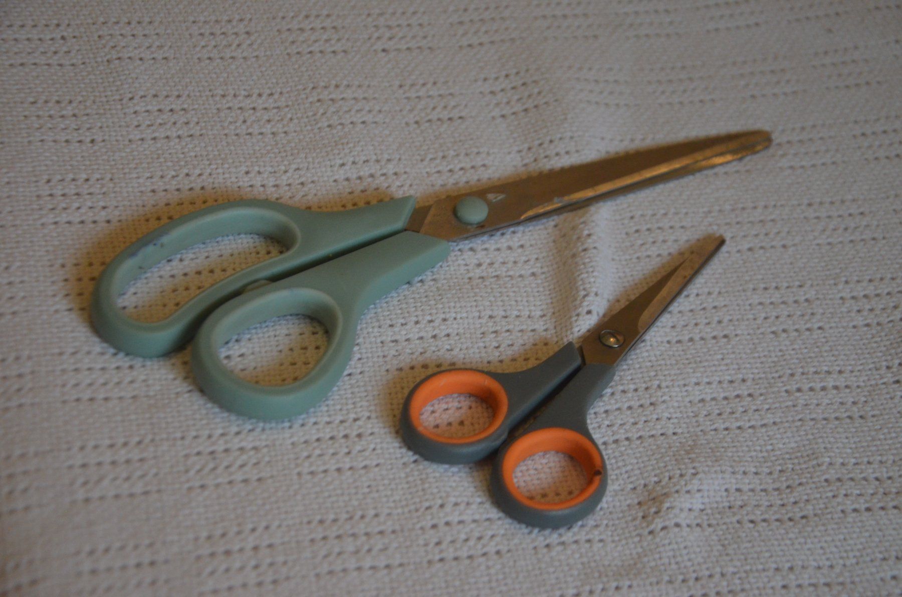 Kits de loisir créatif: 2 STUCK SCHEERE – D'occasion à Chiasso par Dolly015