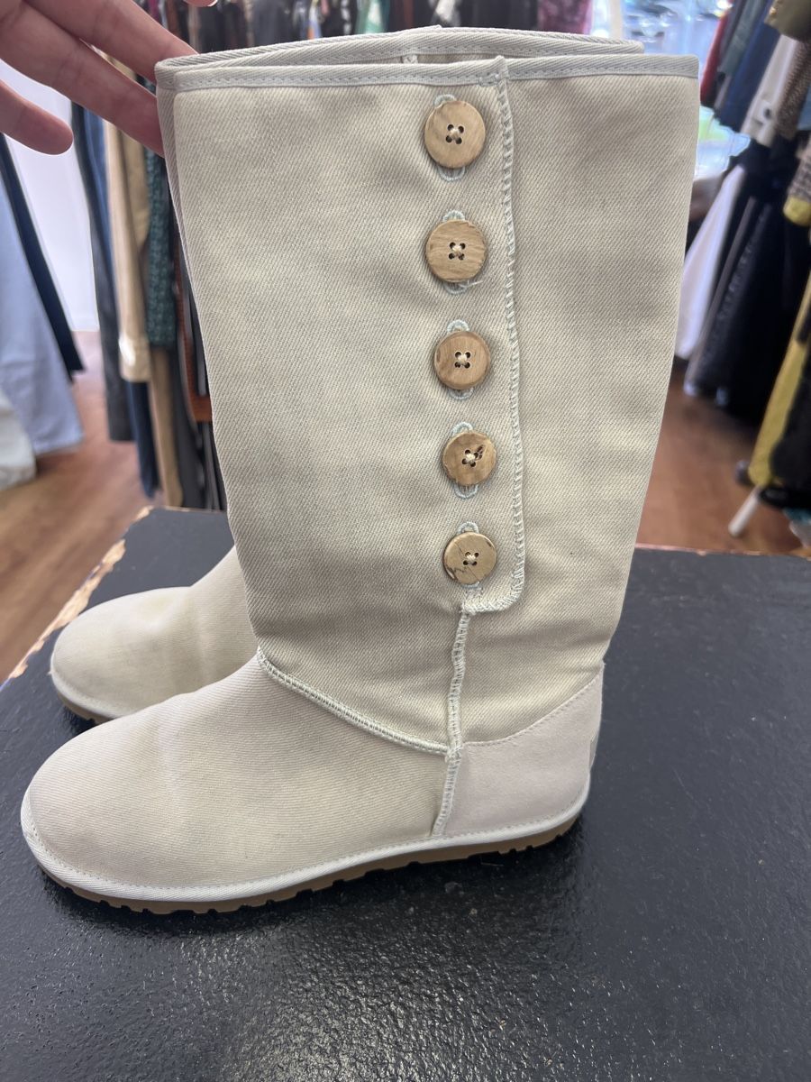 Ugg Scarpe da donna: UGG Stiefel – Usato da Olten venduto da AtelierSecondhand23