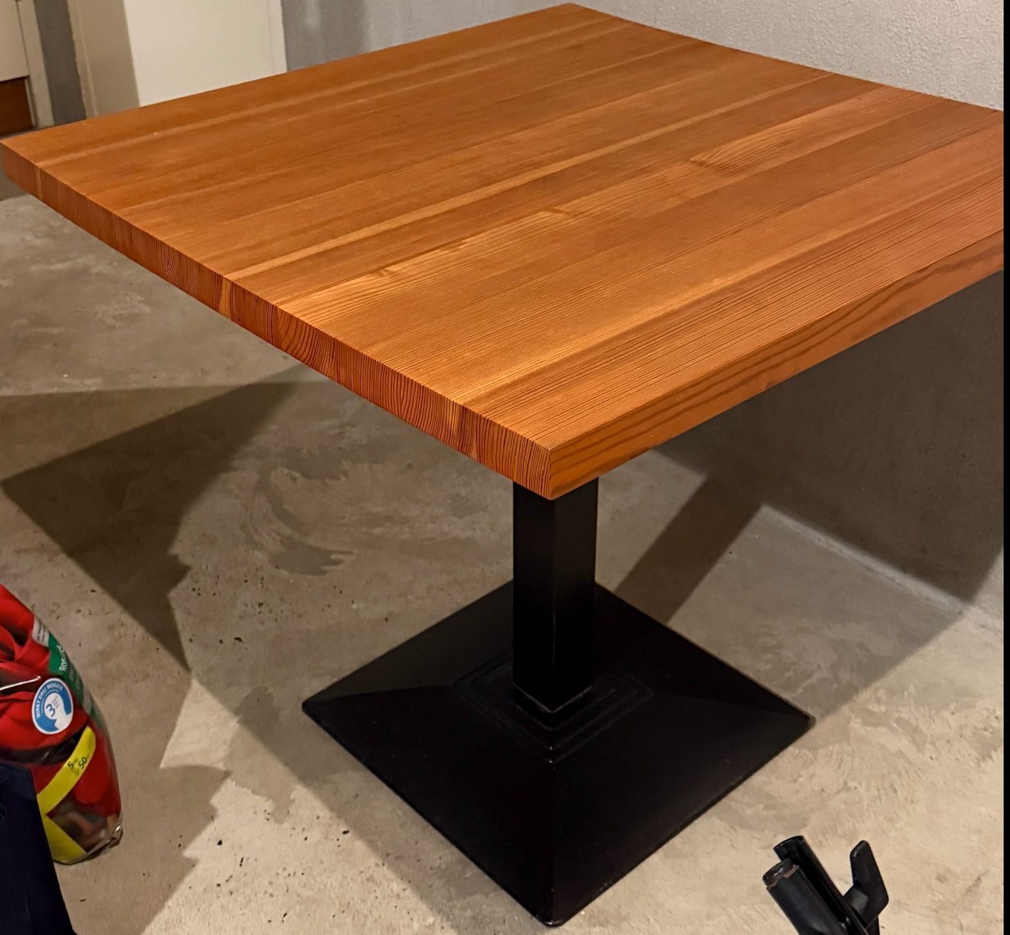 Tische: Beizen-, Bistro-, Garten-,  Balkon-Tisch 80 x 80 cm – Gebraucht aus Biel-Benken (bei Basel !!!!) von greppy