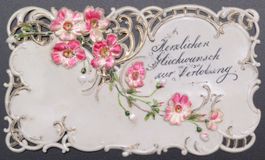 RAR: Glückwunschkarte Bakelit geprägt, Blumen rosa, um 1900