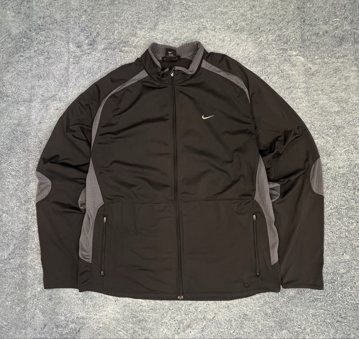 Nike Giacche: Nike Sphere Trainingsjacke – Usato da Luzern venduto da 041Vintage