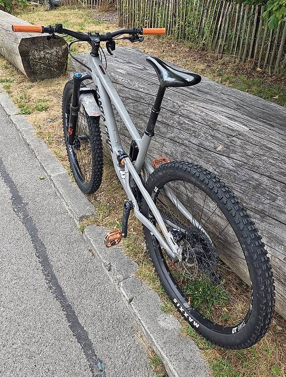 Santa Cruz Biciclette: VTT Santa Cruz Hightower – Usato da Nyon venduto da cbureau29 2