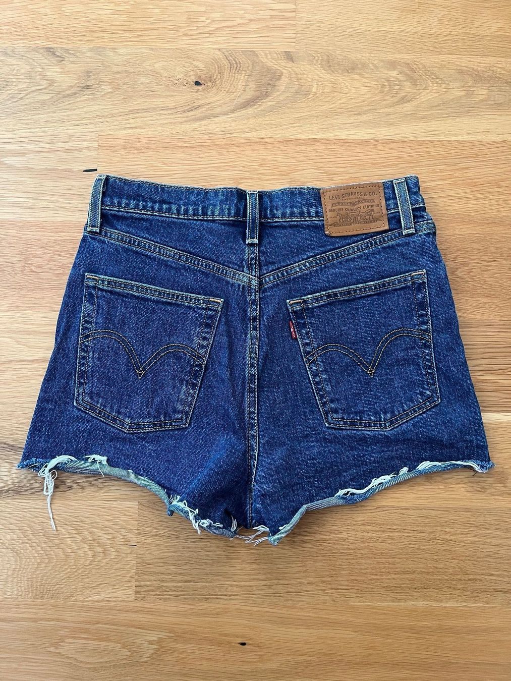 Levi's Jeans: Levi’s Ribcage Short Gr. 28 – Usato da Interlaken venduto da fbnscl 1