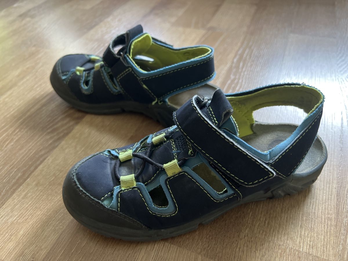 Scarpe per ragazzi: 2 Paar Sandalen Junge, Gr. 31 – Usato da Zuchwil venduto da Commander0 5