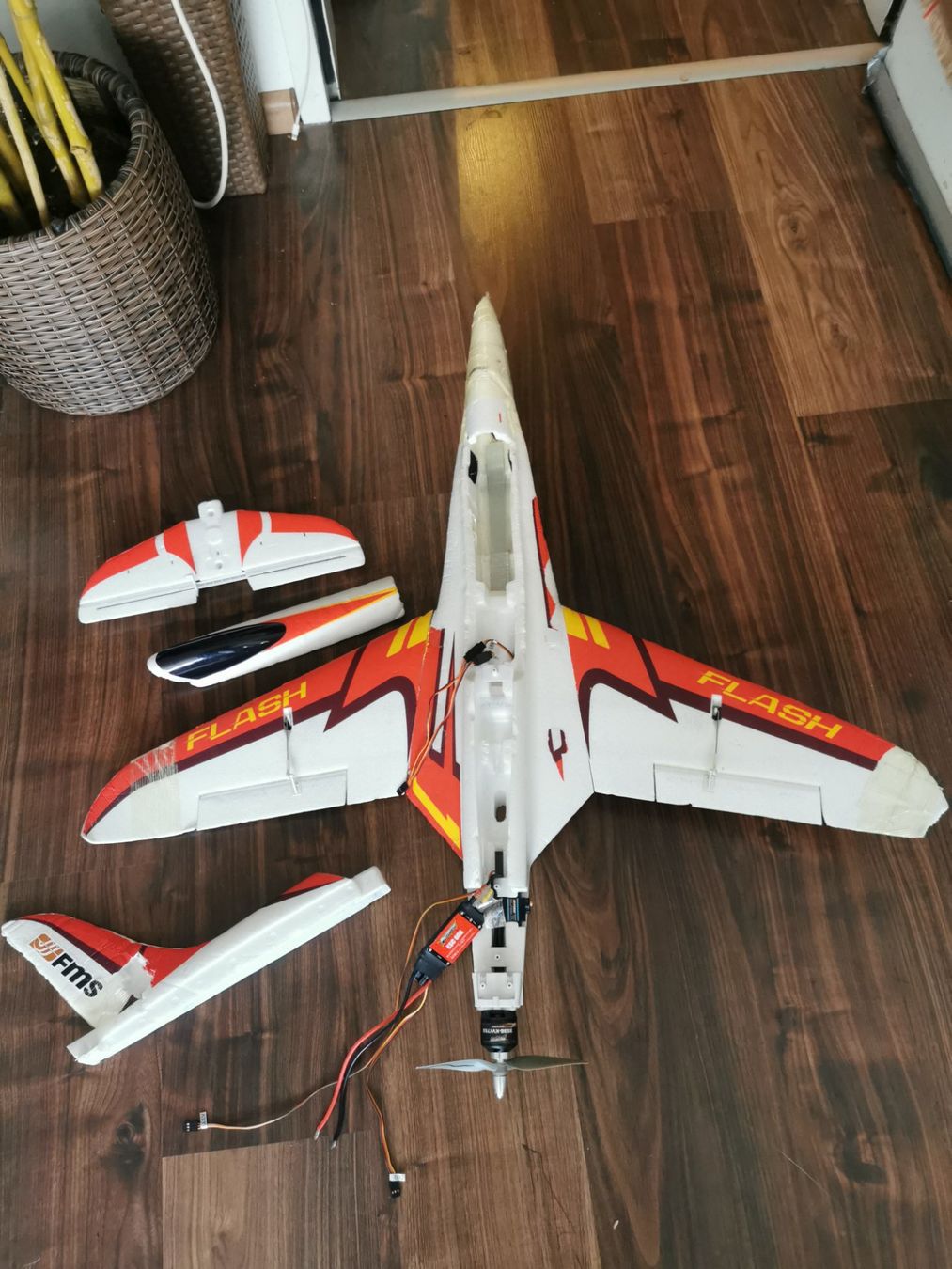 RC Modellbau: Modellflugzeug FLASH mit ESC und Motor – Gebraucht aus Basel von adler024