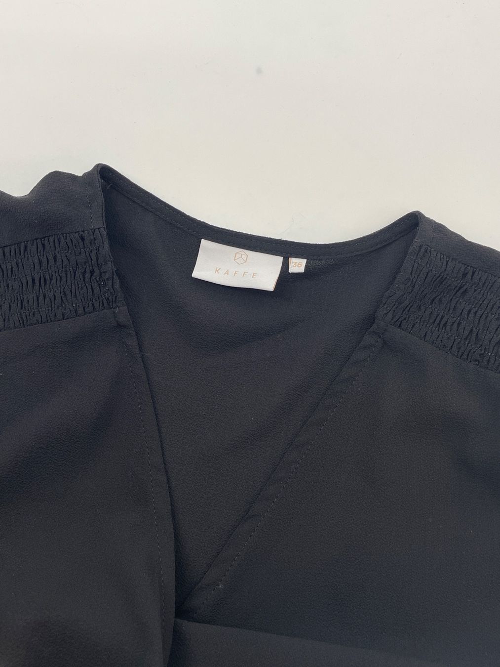 Kleider: Schwarzes elegantes Wickelkleid, Gr. 36 von Kaffe – Neu (gemäss Beschreibung) aus Auenstein von moin. 5
