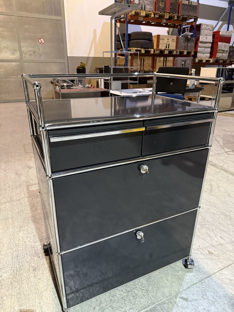 USM Scaffali: USM Haller Sideboard Graphitschwarz auf Rollen ab 1.CHF 001 – Usato da Balsthal venduto da Designhaus.Schmitt 2