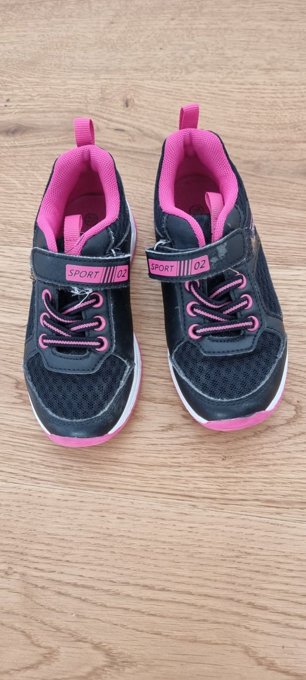 Scarpe per ragazzi: 10 Paar: Kinderschuhe Grösse 28-30 – Usato da Lachen SZ venduto da allesweg78 2