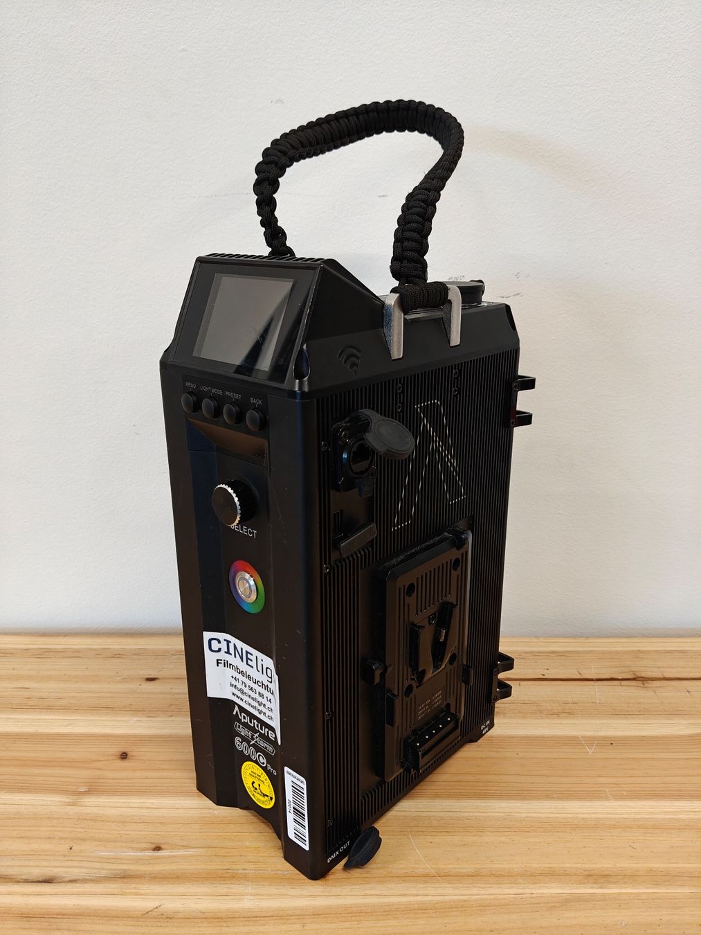 Aputure Lampen: Aputure LS 600c Pro LED V-Mount Kit mit Case – Gebraucht aus Schlieren von CINElight 4
