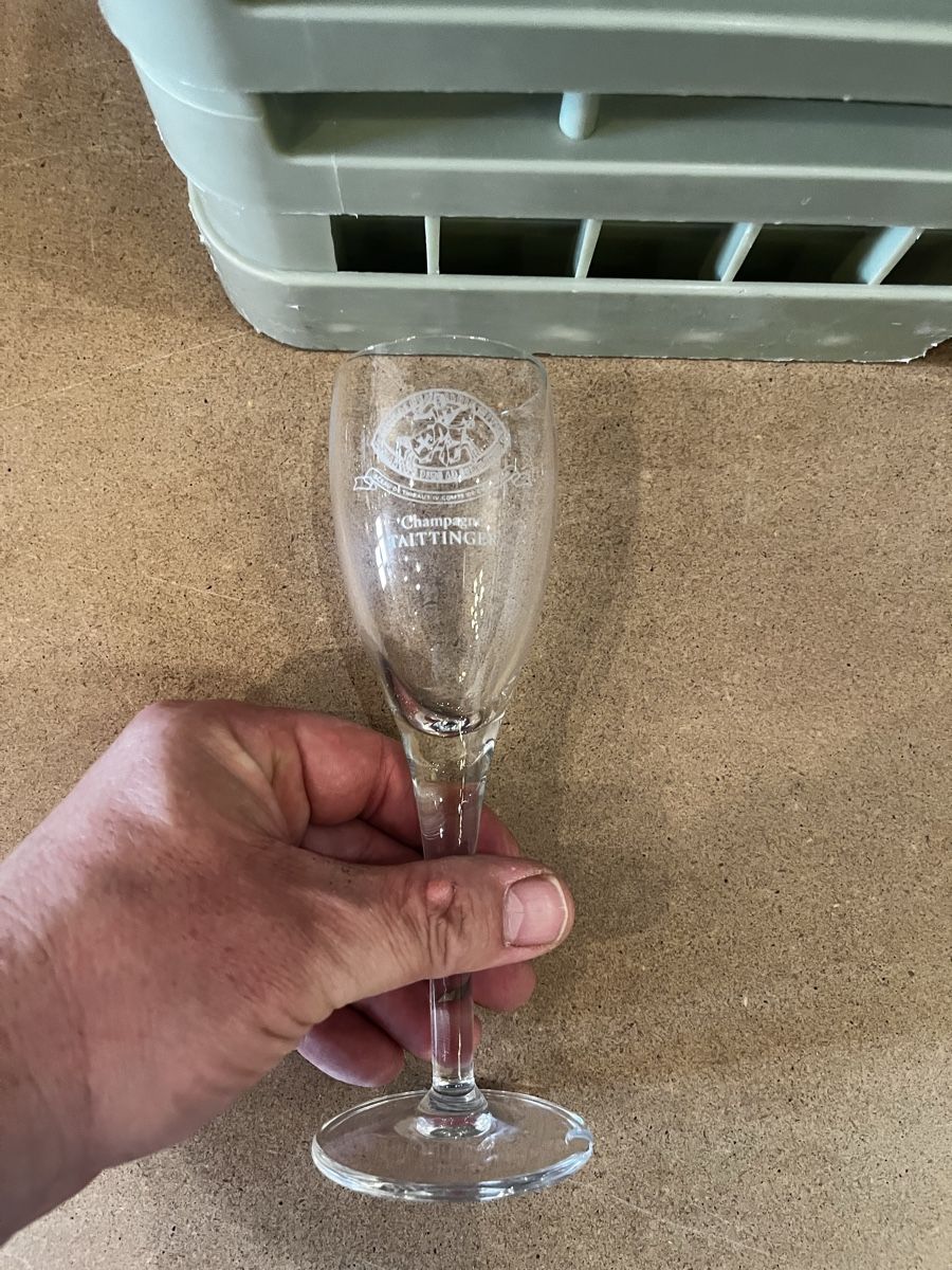 Bicchieri: 40 Champagner Flutes Taittinger inkl Rack – Usato da Dittingen venduto da Cervolino77 2