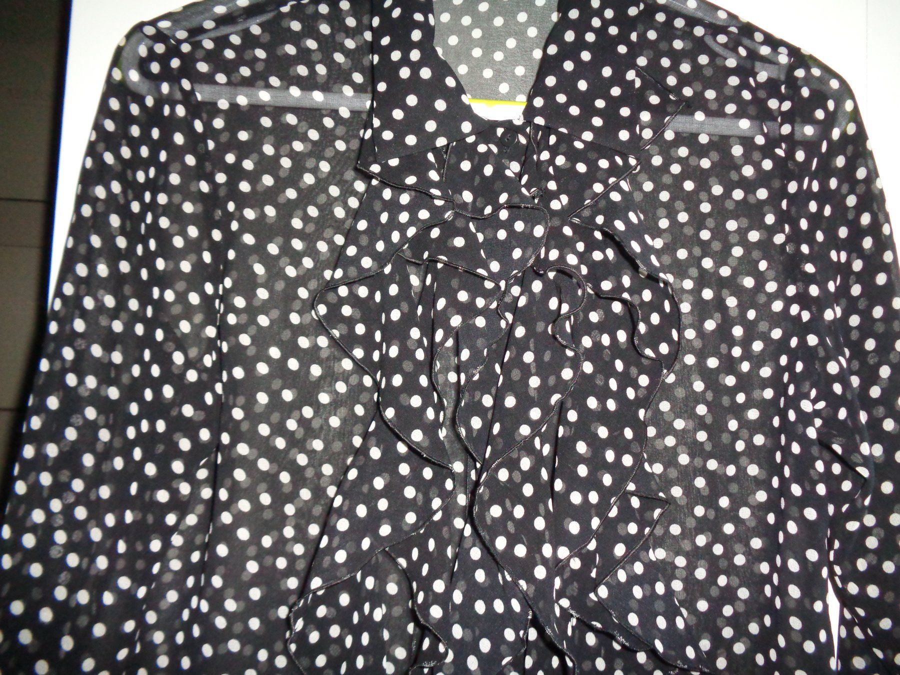 Camicette: *** Hübsche leichte Punkte Bluse *** / Details vorne – Usato da Othmarsingen venduto da Leuchtturmlady 3