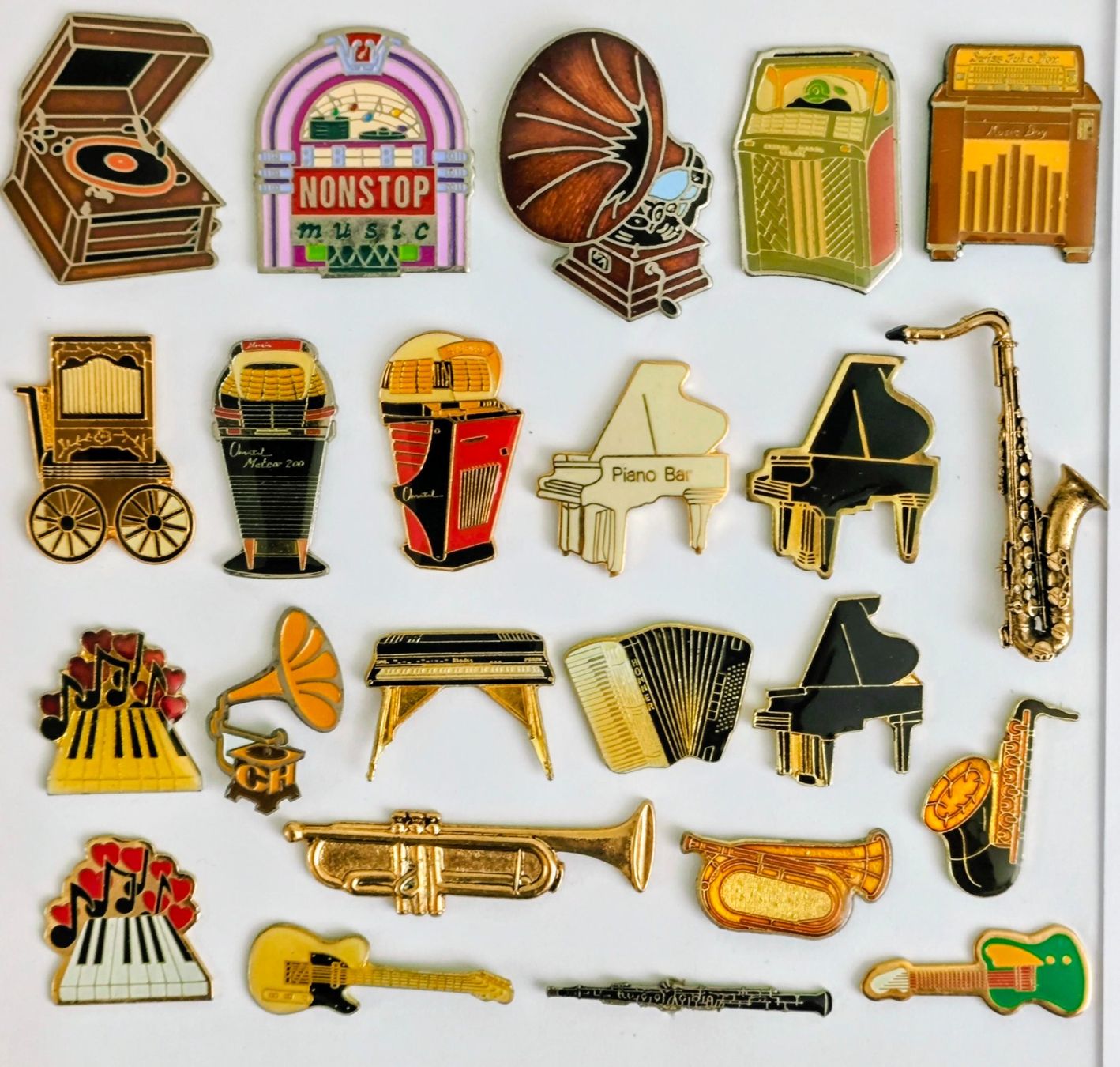 Plaquettes & Badges: Musikinstrumente Pins – D'occasion à Pfäffikon ZH par Colacity