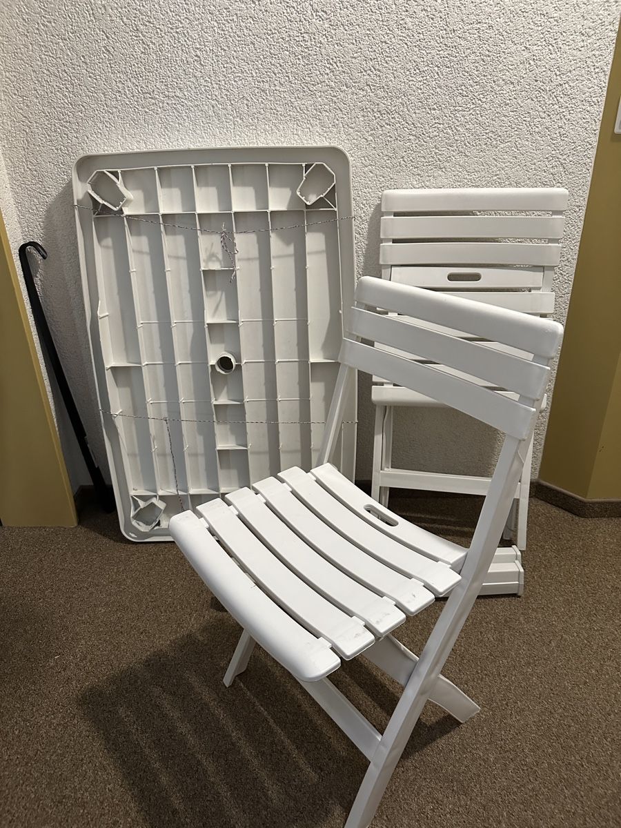 Set di tavolo e panche: Gartentisch mit 2 Klappstühlen, Kunststoff, Weiss – Usato da Hedingen venduto da kamarue