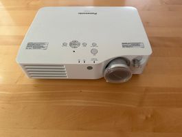 Panasonic Beamer PT-AX200E