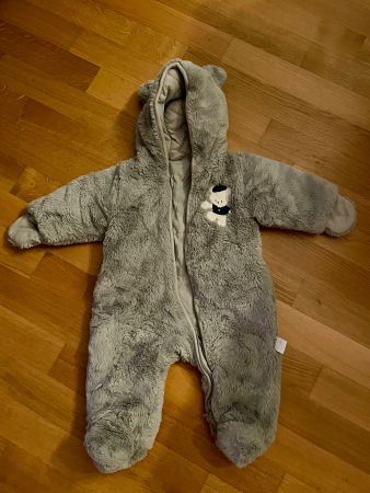 Grauer Plüschoverall ca. Gr. 68